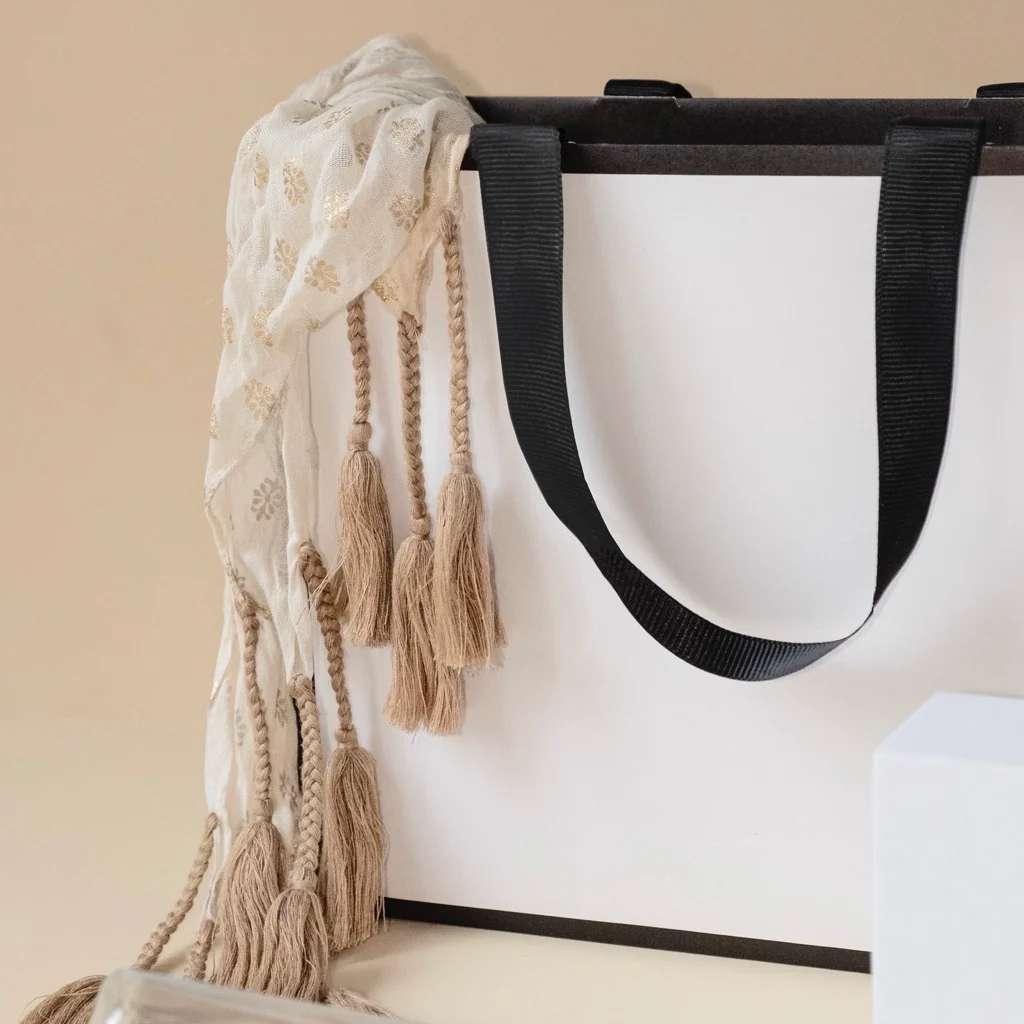 Shopper Carta Lusso Black Frame con Manici in Nastro Gros Grain - Image 4